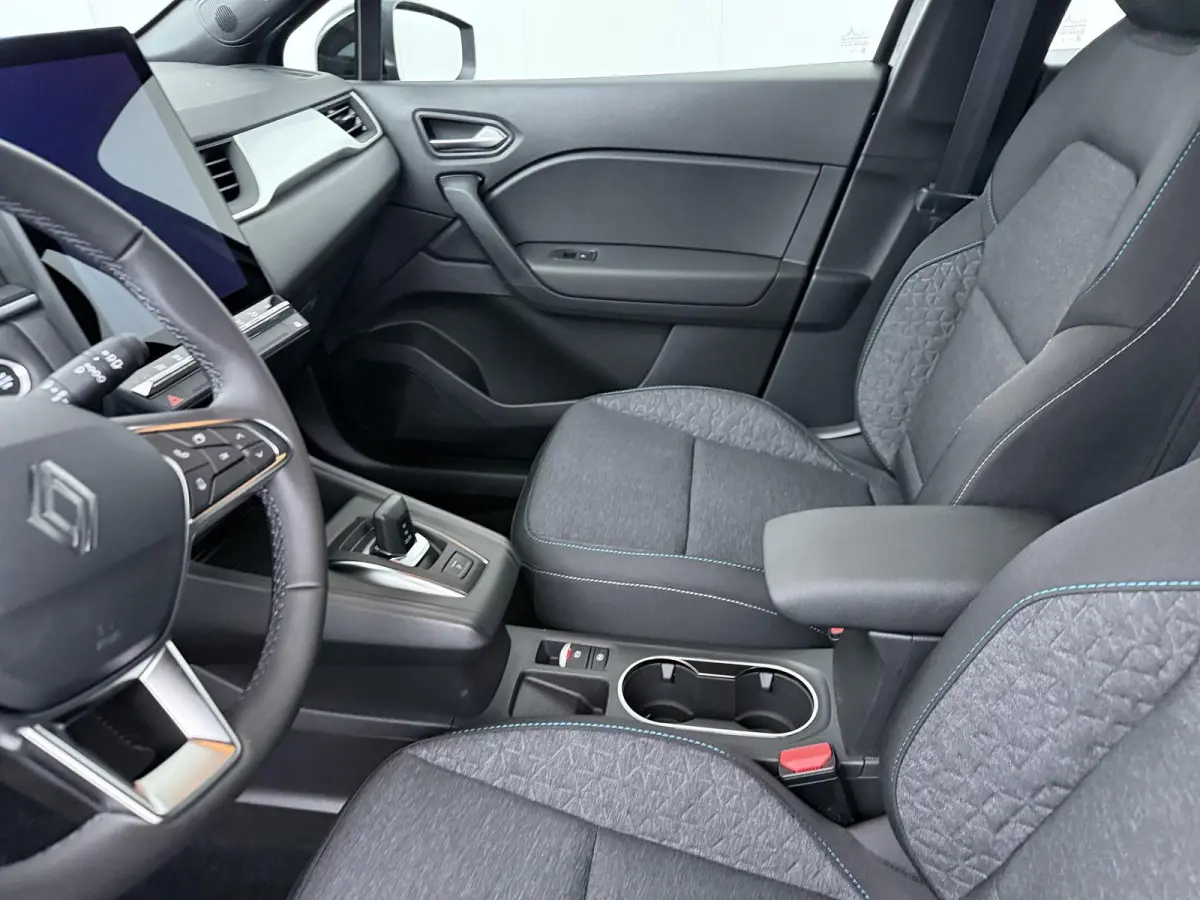 evolution full hybrid E-Tech 160 | pack navigation & comfort | verlenging connected services openR link met vijf jaar |