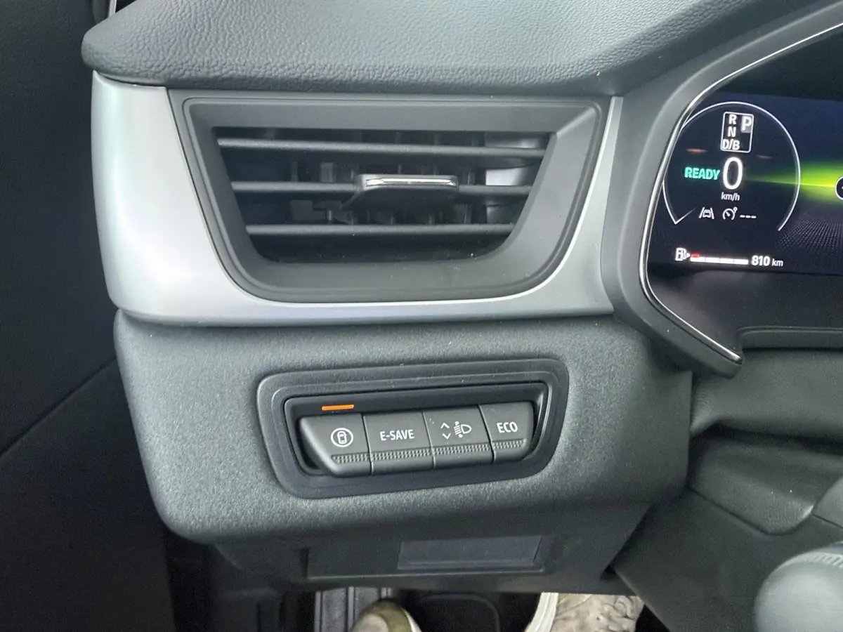 evolution full hybrid E-Tech 160 | pack navigation & comfort | verlenging connected services openR link met vijf jaar |