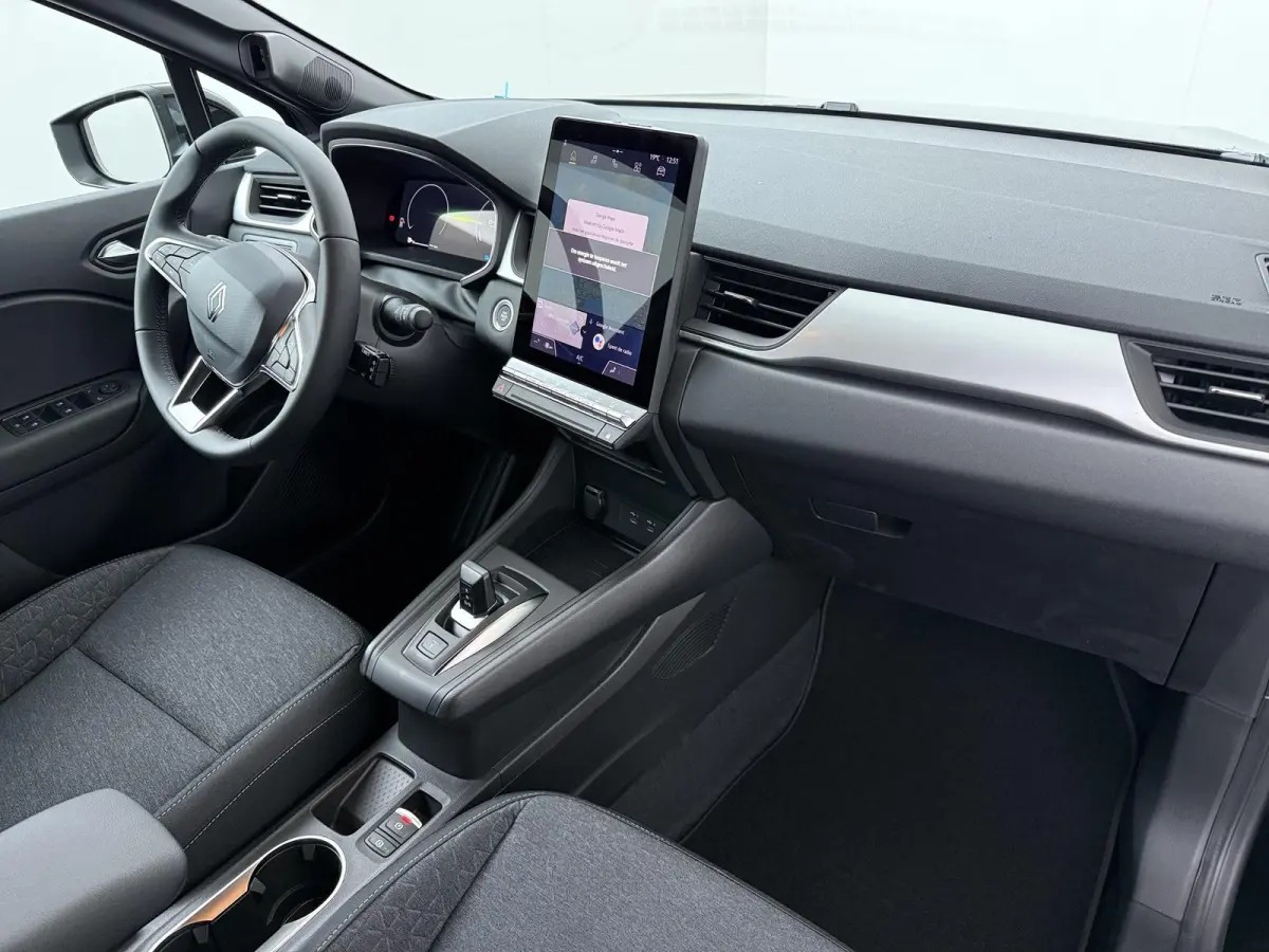 evolution full hybrid E-Tech 160 | pack navigation & comfort | verlenging connected services openR link met vijf jaar |