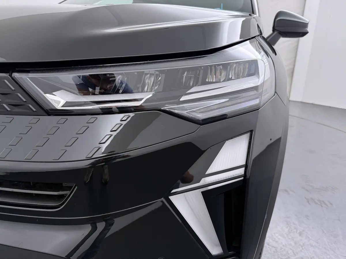 evolution full hybrid E-Tech 160 | pack navigation & comfort | verlenging connected services openR link met vijf jaar |