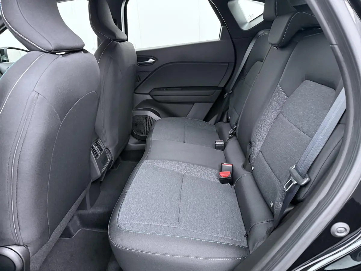 evolution full hybrid E-Tech 160 | pack navigation & comfort | verlenging connected services openR link met vijf jaar |