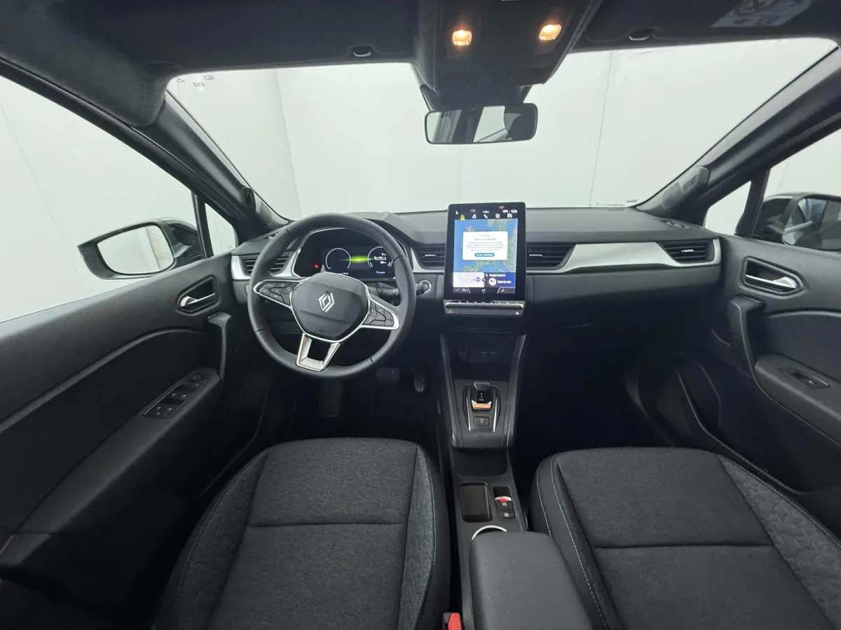 evolution full hybrid E-Tech 160 | pack navigation & comfort | verlenging connected services openR link met vijf jaar |