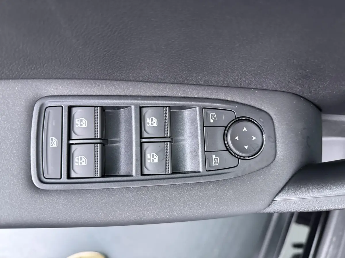 evolution full hybrid E-Tech 160 | pack navigation & comfort | verlenging connected services openR link met vijf jaar |