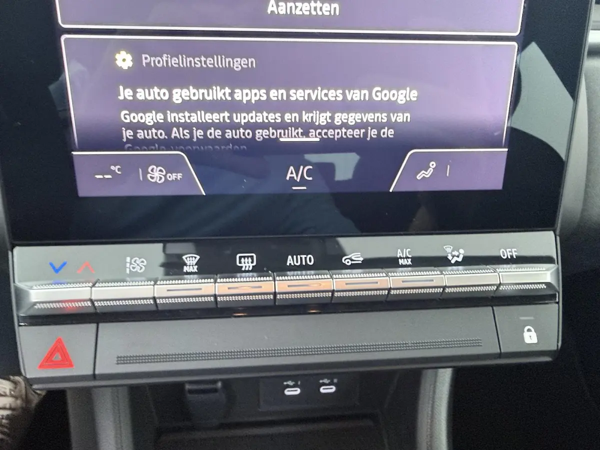 evolution full hybrid E-Tech 160 | pack navigation & comfort | verlenging connected services openR link met vijf jaar |