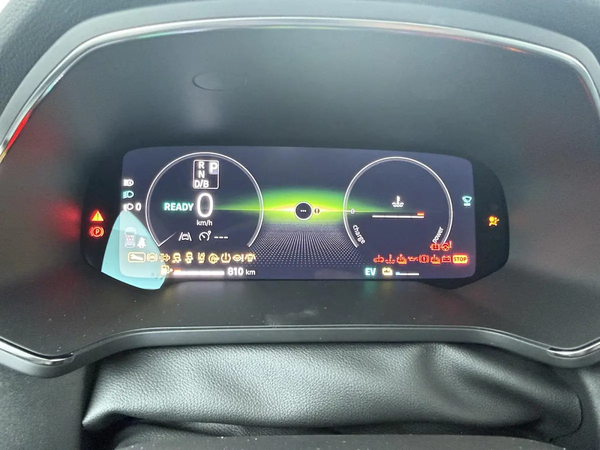 evolution full hybrid E-Tech 160 | pack navigation & comfort | verlenging connected services openR link met vijf jaar |