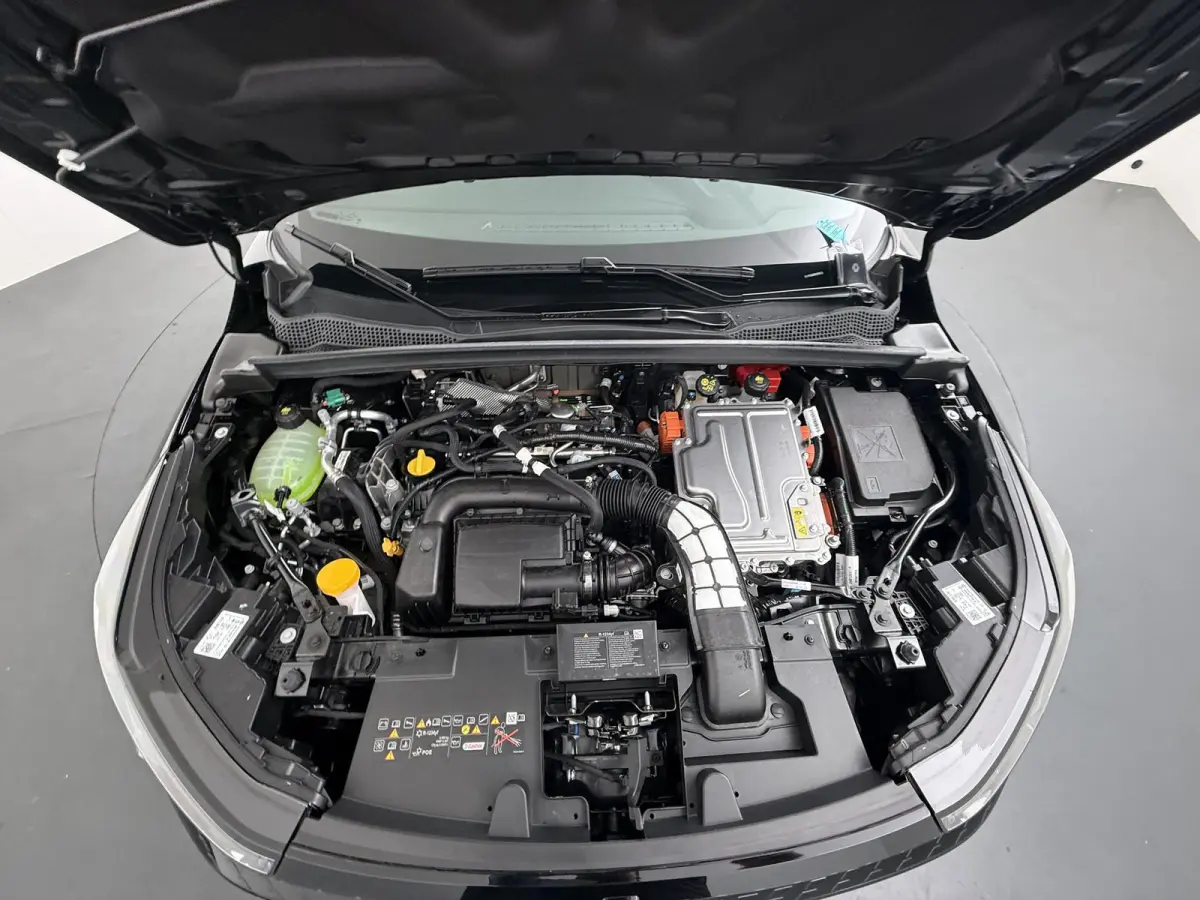 evolution full hybrid E-Tech 160 | pack navigation & comfort | verlenging connected services openR link met vijf jaar |