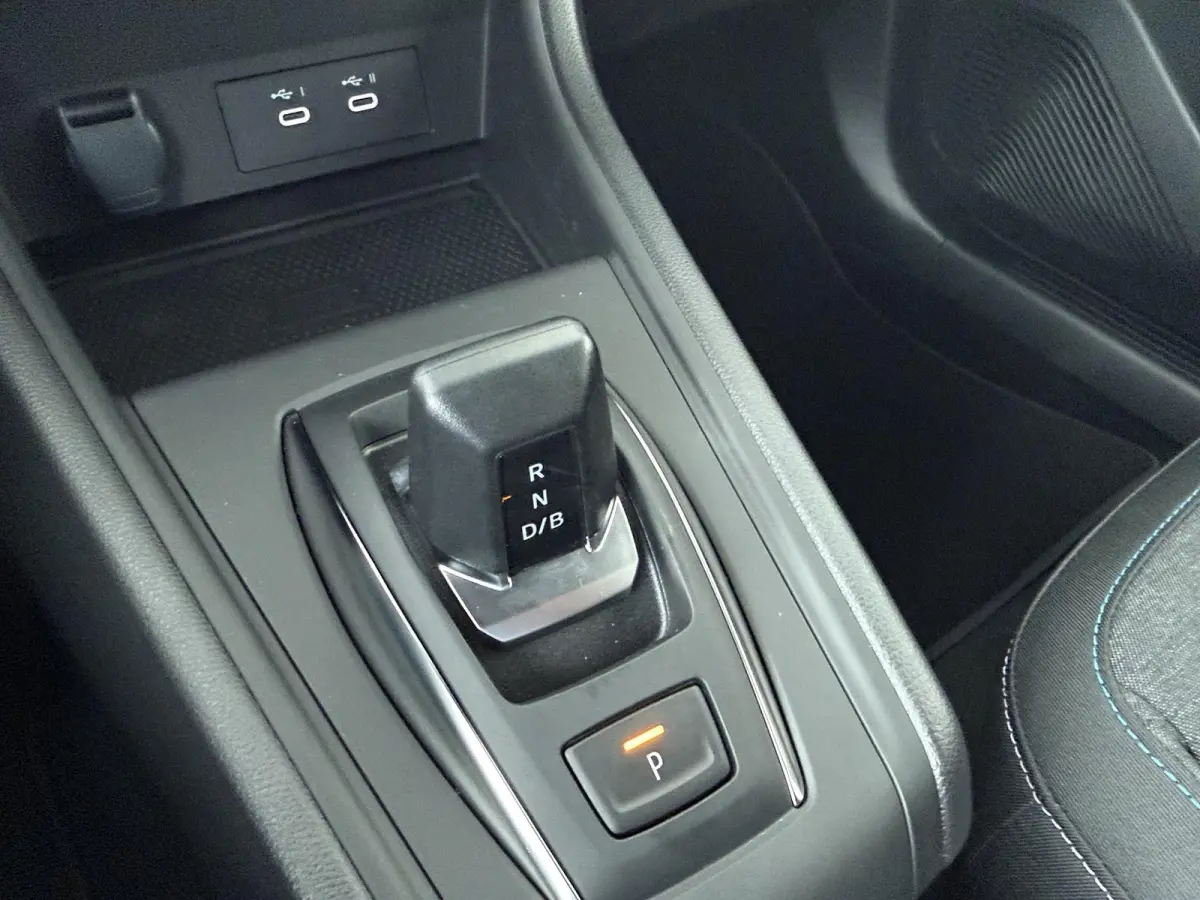 evolution full hybrid E-Tech 160 | pack navigation & comfort | verlenging connected services openR link met vijf jaar |