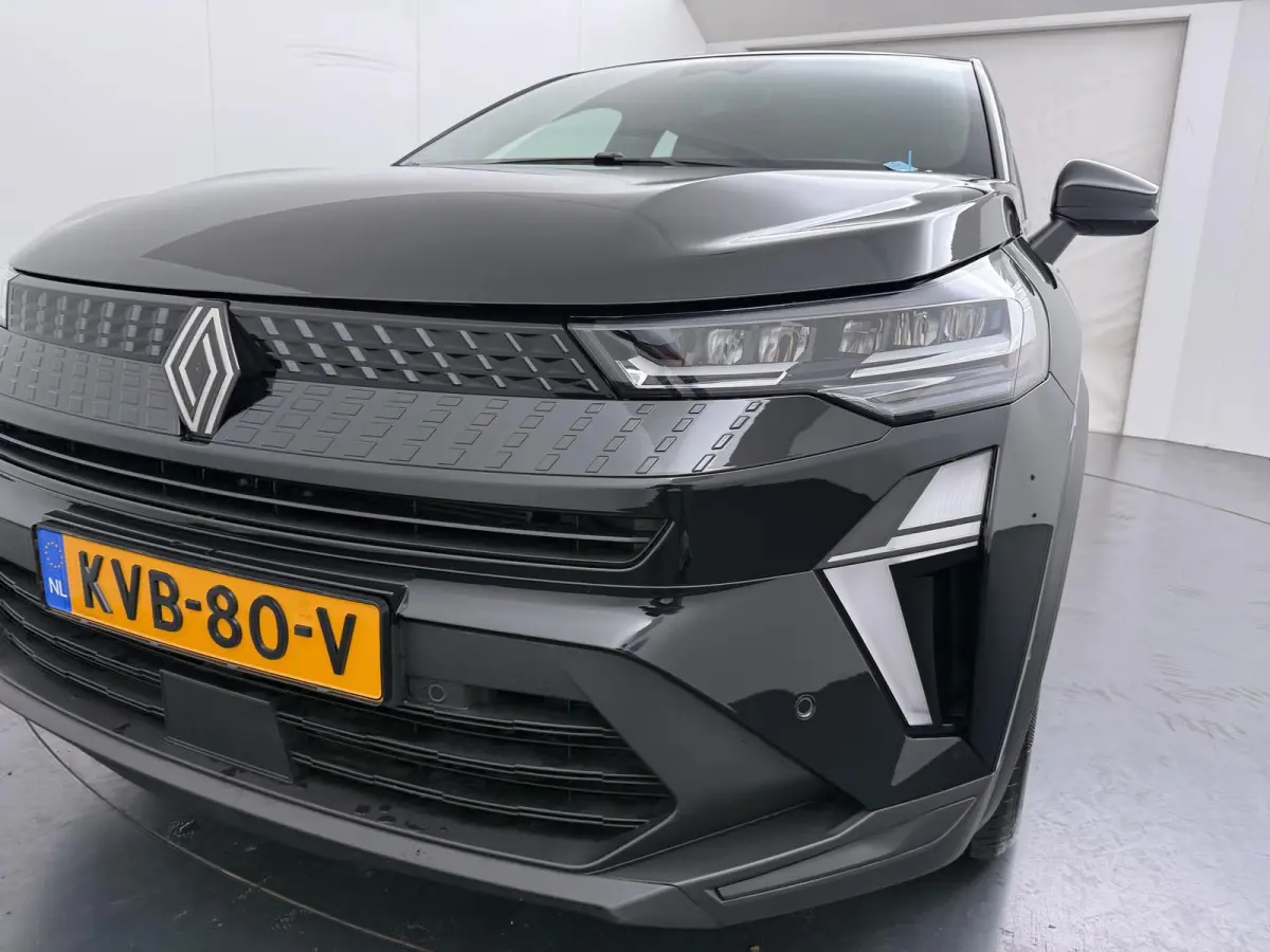 evolution full hybrid E-Tech 160 | pack navigation & comfort | verlenging connected services openR link met vijf jaar |