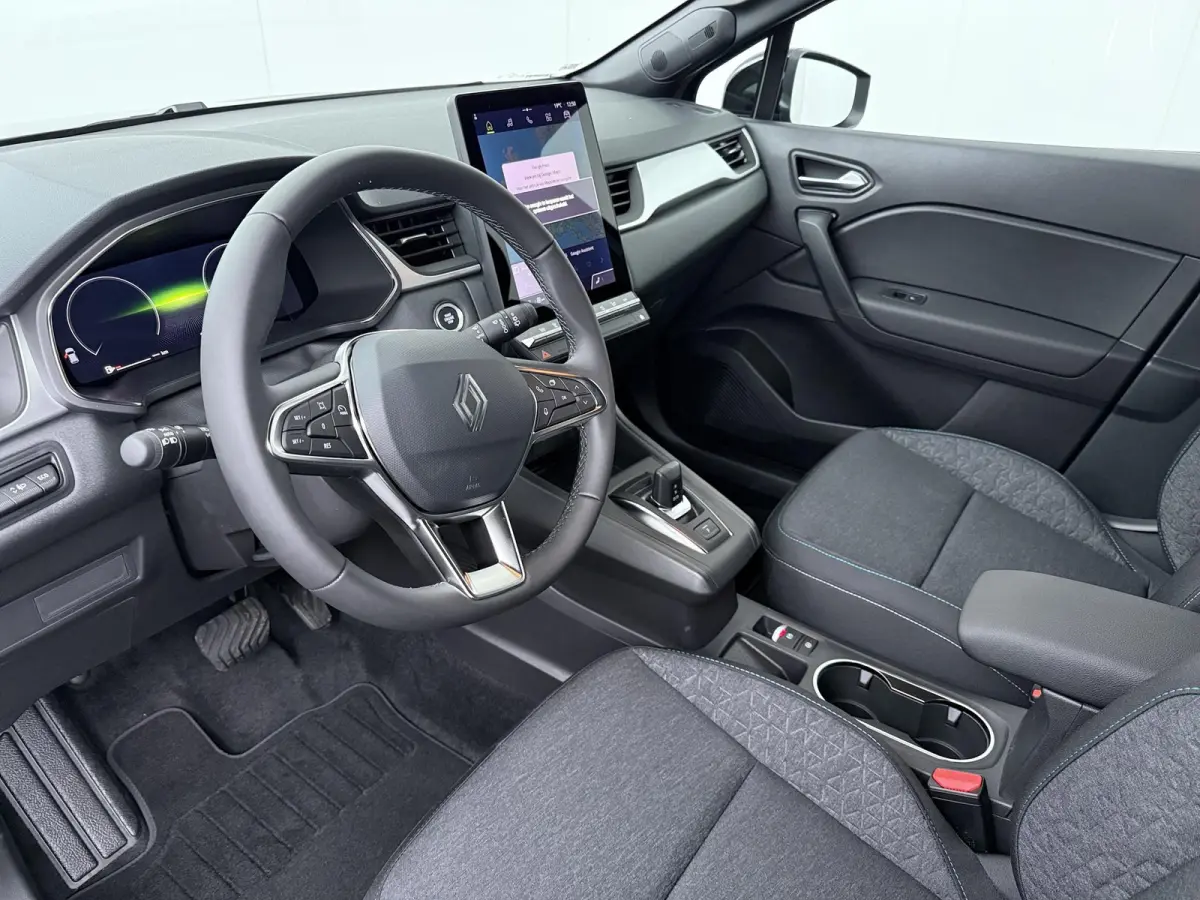evolution full hybrid E-Tech 160 | pack navigation & comfort | verlenging connected services openR link met vijf jaar |