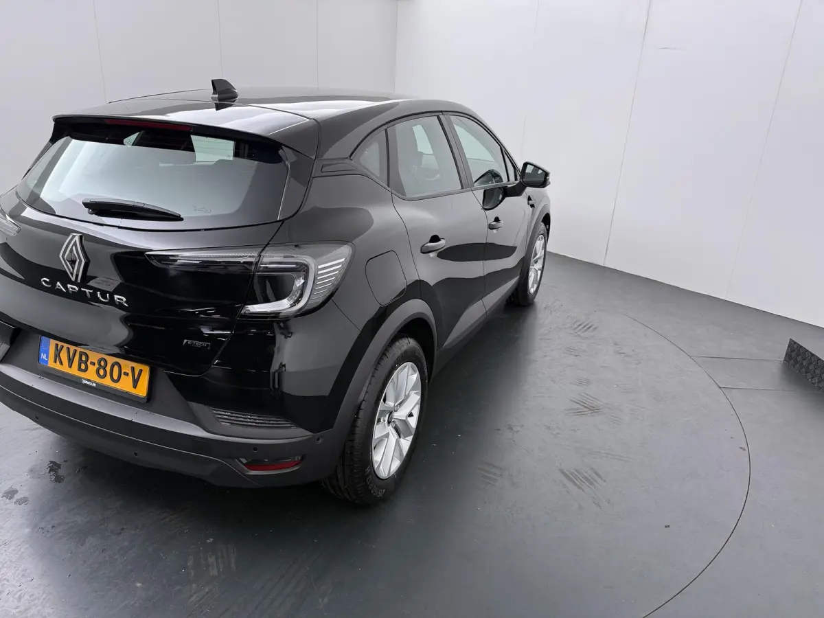 evolution full hybrid E-Tech 160 | pack navigation & comfort | verlenging connected services openR link met vijf jaar |