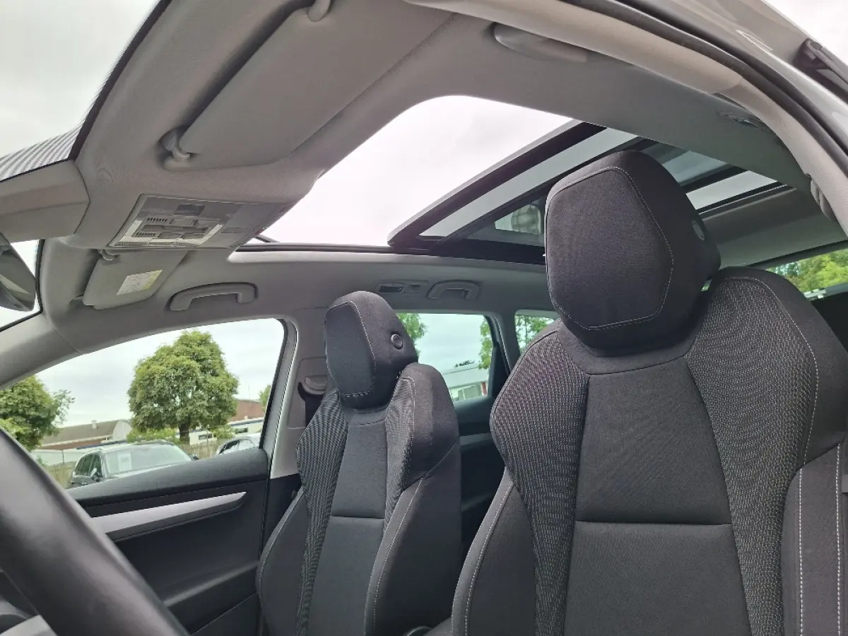 1.0 TSI Ambition * Panoramadak * Camera * Adaptieve Cruise Control *