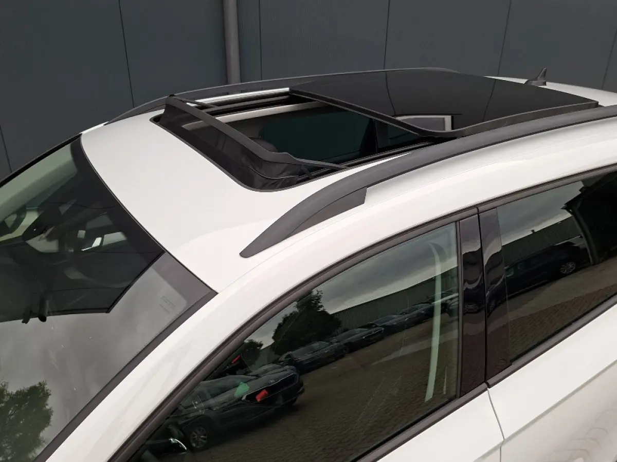 1.0 TSI Ambition * Panoramadak * Camera * Adaptieve Cruise Control *