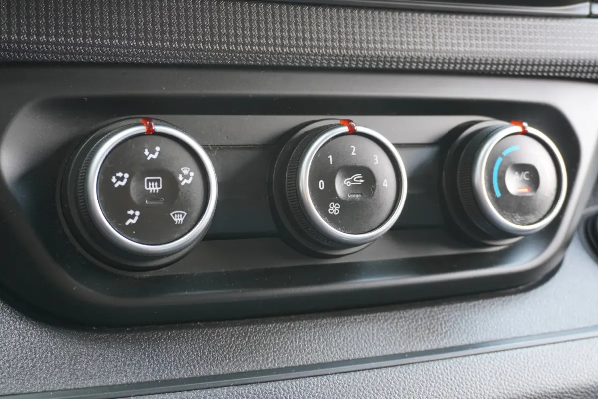 2.0 dCi 110PK EURO 6 - Airco - Navi - Cruise - €13.499,- Excl.