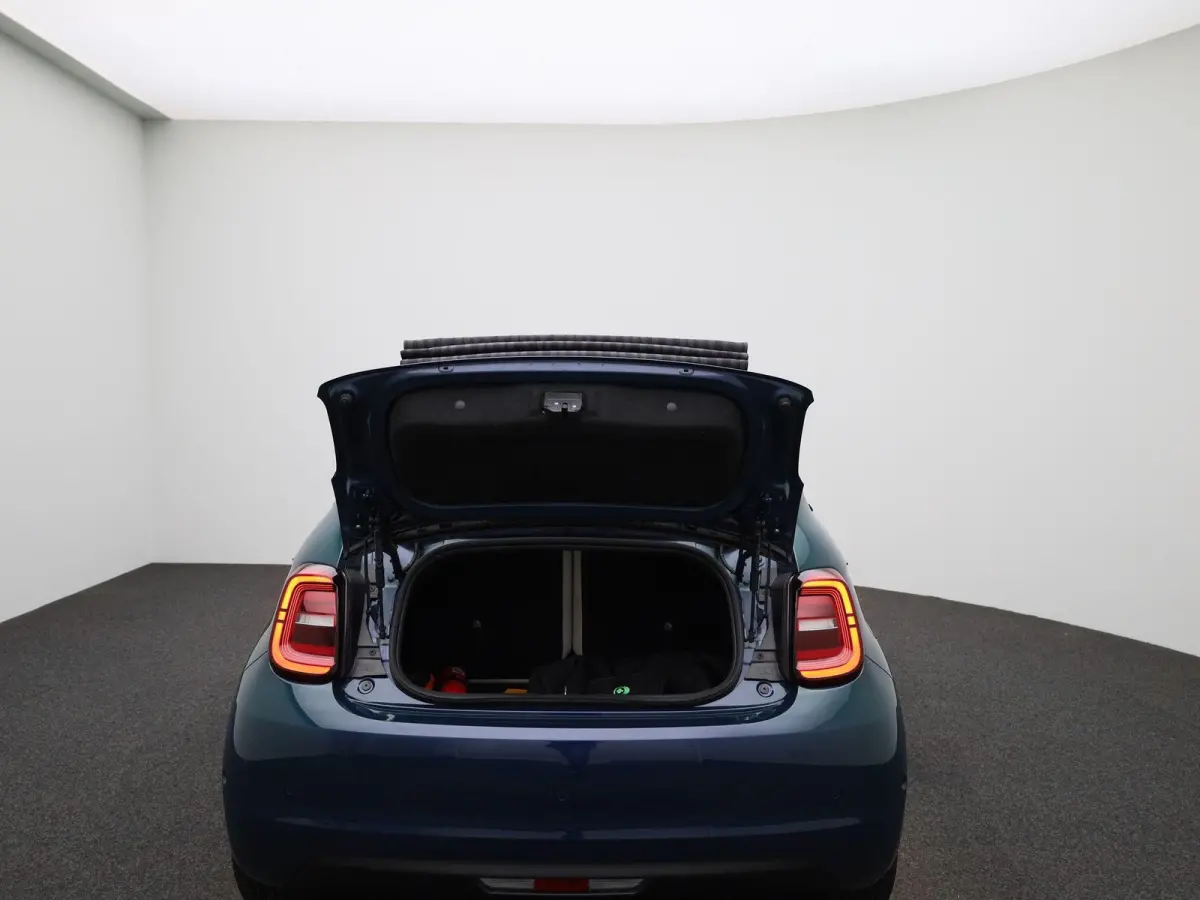 42 kWh La Prima by Bocelli | 94,12% SOH | ACHTERUITRIJCAMERA | APPLE CARPLAY - ANDROID AUTO | STOELVERWARMING | CLIMATE CONTROL | ADAPTIVE CRUISE CONTROL |