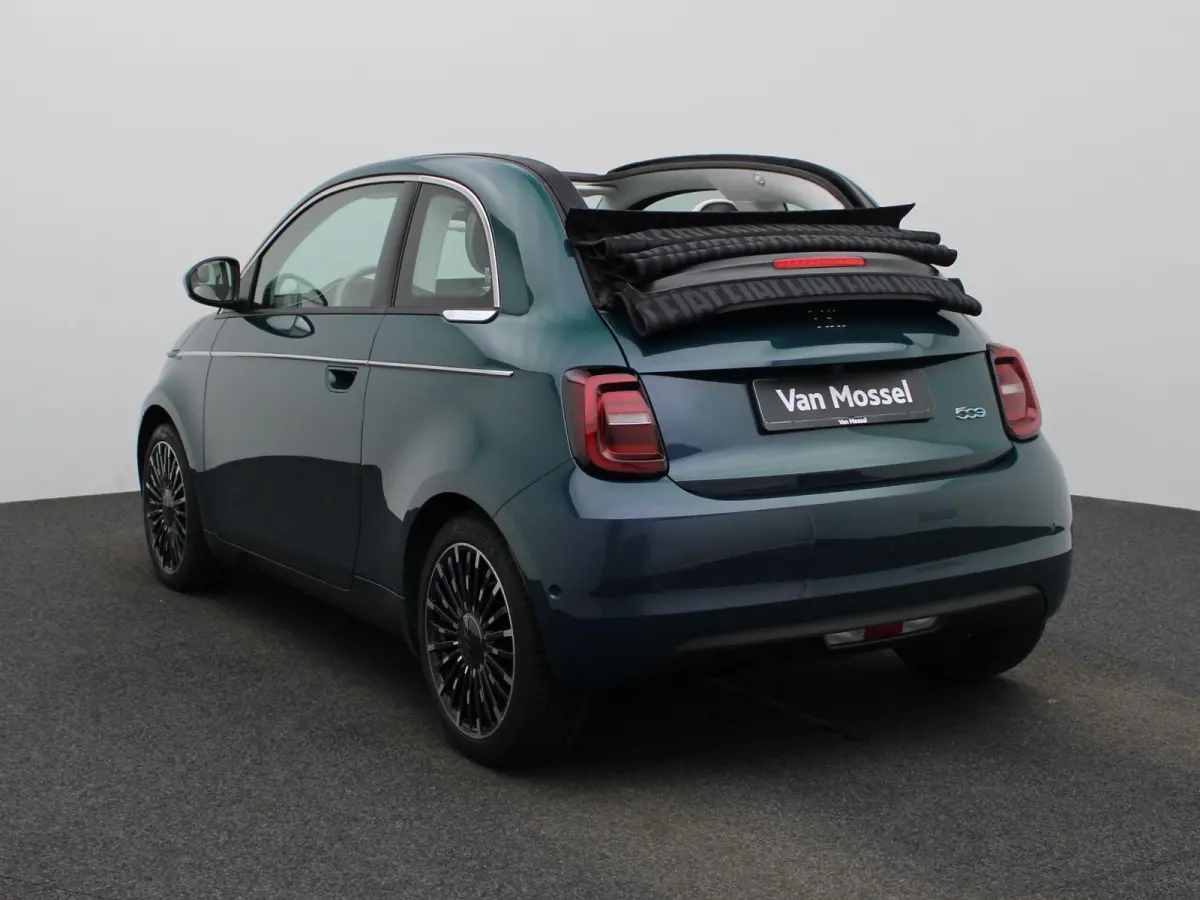 42 kWh La Prima by Bocelli | ACHTERUITRIJCAMERA | APPLE CARPLAY - ANDROID AUTO | STOELVERWARMING | CLIMATE CONTROL | ADAPTIVE CRUISE CONTROL |
