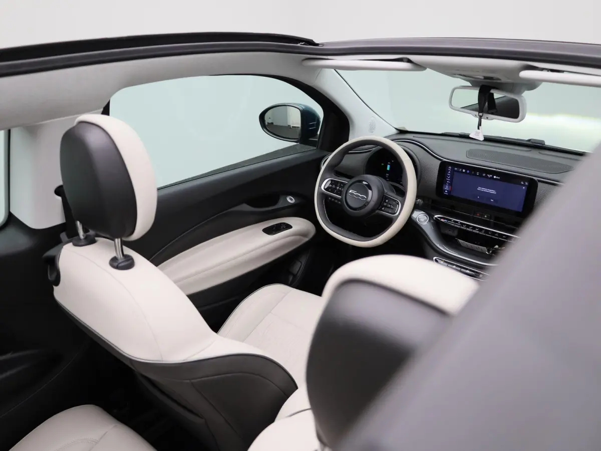 42 kWh La Prima by Bocelli | 94,12% SOH | ACHTERUITRIJCAMERA | APPLE CARPLAY - ANDROID AUTO | STOELVERWARMING | CLIMATE CONTROL | ADAPTIVE CRUISE CONTROL |