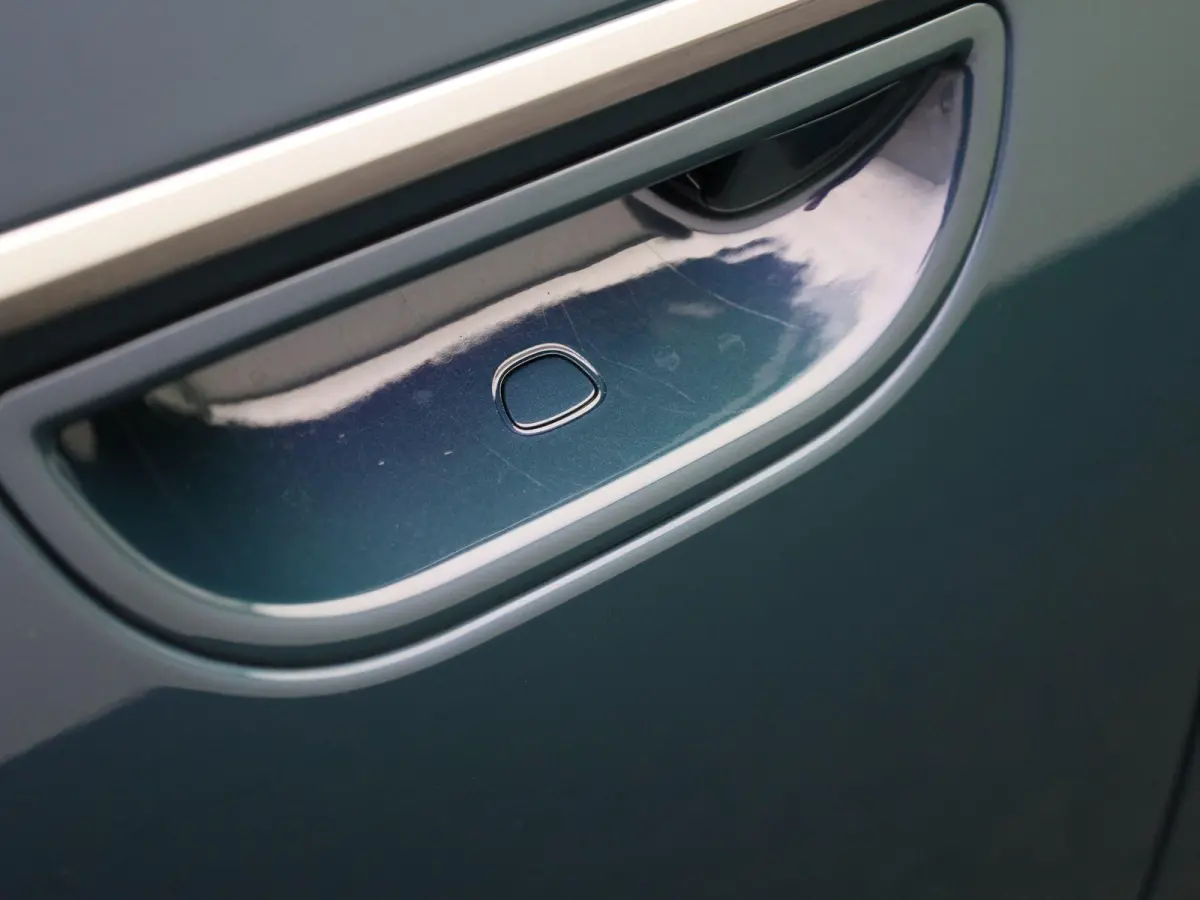 42 kWh La Prima by Bocelli | 94,12% SOH | ACHTERUITRIJCAMERA | APPLE CARPLAY - ANDROID AUTO | STOELVERWARMING | CLIMATE CONTROL | ADAPTIVE CRUISE CONTROL |