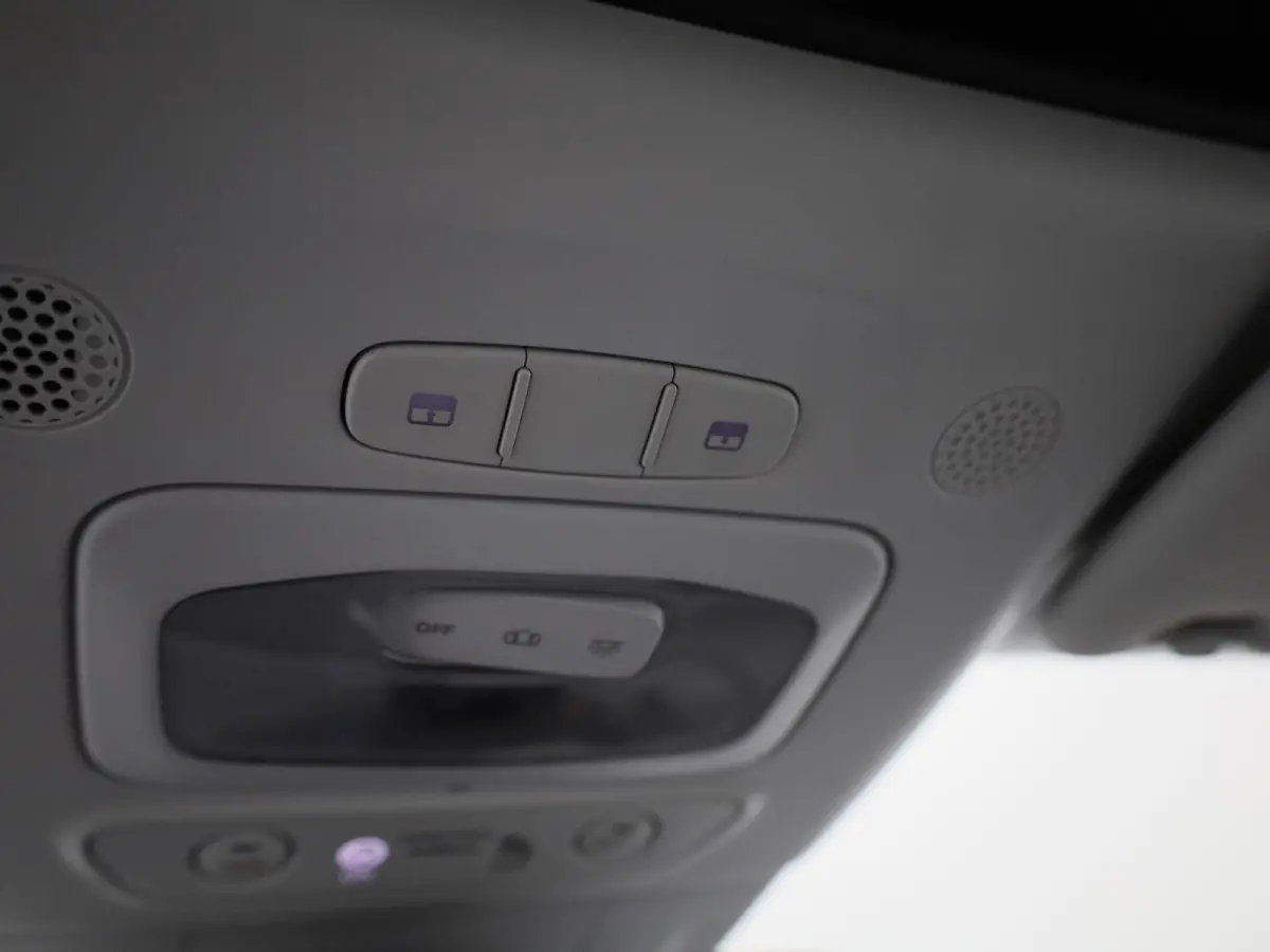 42 kWh La Prima by Bocelli | 94,12% SOH | ACHTERUITRIJCAMERA | APPLE CARPLAY - ANDROID AUTO | STOELVERWARMING | CLIMATE CONTROL | ADAPTIVE CRUISE CONTROL |