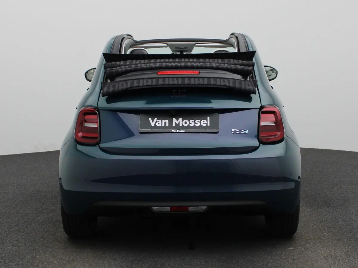 42 kWh La Prima by Bocelli | ACHTERUITRIJCAMERA | APPLE CARPLAY - ANDROID AUTO | STOELVERWARMING | CLIMATE CONTROL | ADAPTIVE CRUISE CONTROL |
