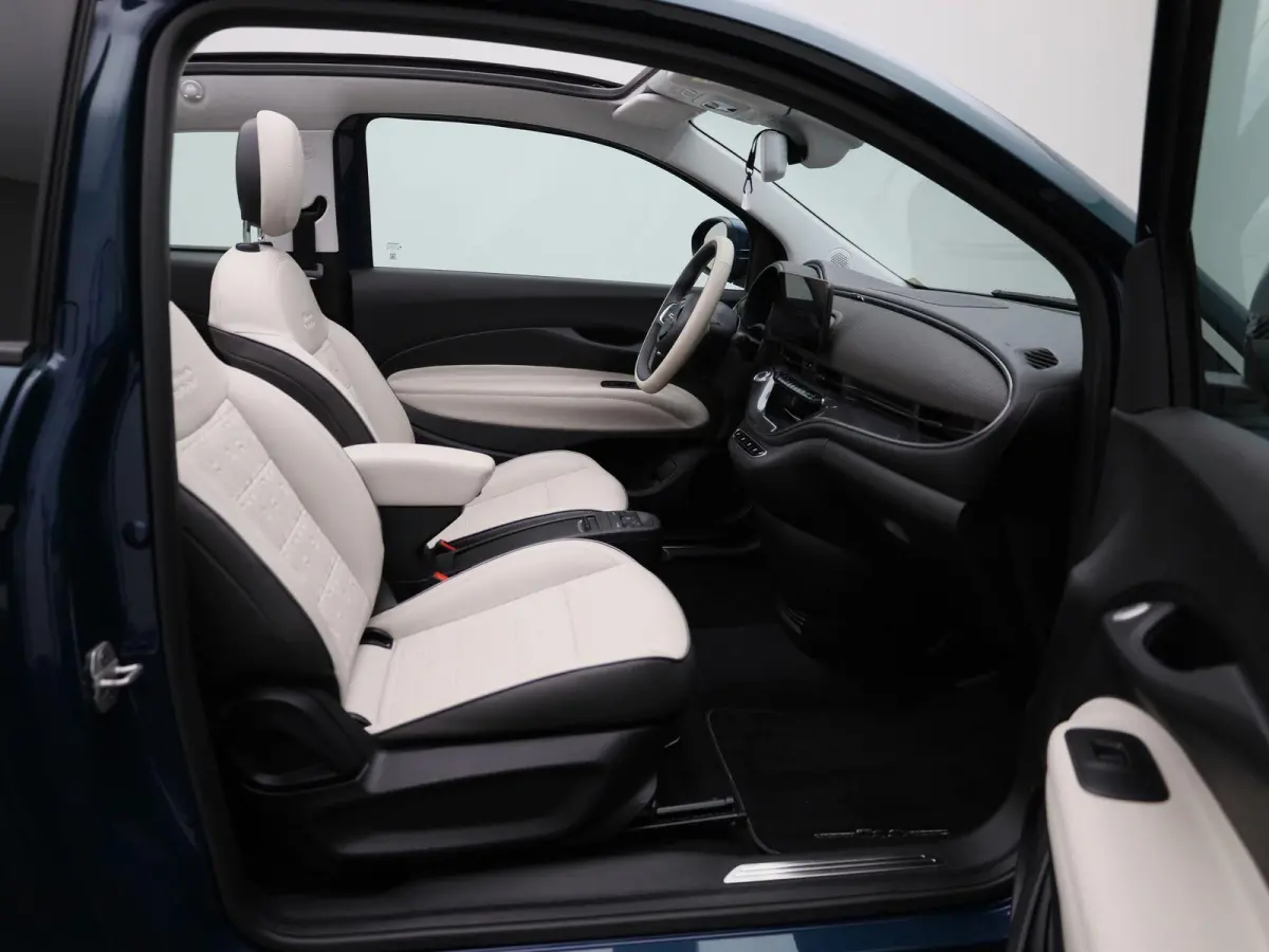 42 kWh La Prima by Bocelli | 94,12% SOH | ACHTERUITRIJCAMERA | APPLE CARPLAY - ANDROID AUTO | STOELVERWARMING | CLIMATE CONTROL | ADAPTIVE CRUISE CONTROL |