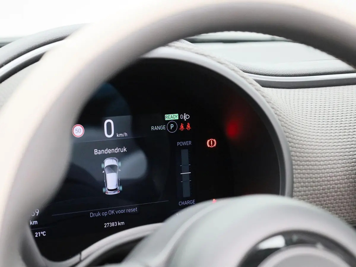 42 kWh La Prima by Bocelli | 94,12% SOH | ACHTERUITRIJCAMERA | APPLE CARPLAY - ANDROID AUTO | STOELVERWARMING | CLIMATE CONTROL | ADAPTIVE CRUISE CONTROL |