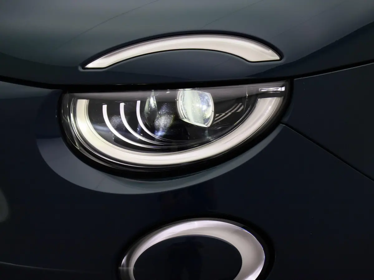 42 kWh La Prima by Bocelli | 94,12% SOH | ACHTERUITRIJCAMERA | APPLE CARPLAY - ANDROID AUTO | STOELVERWARMING | CLIMATE CONTROL | ADAPTIVE CRUISE CONTROL |