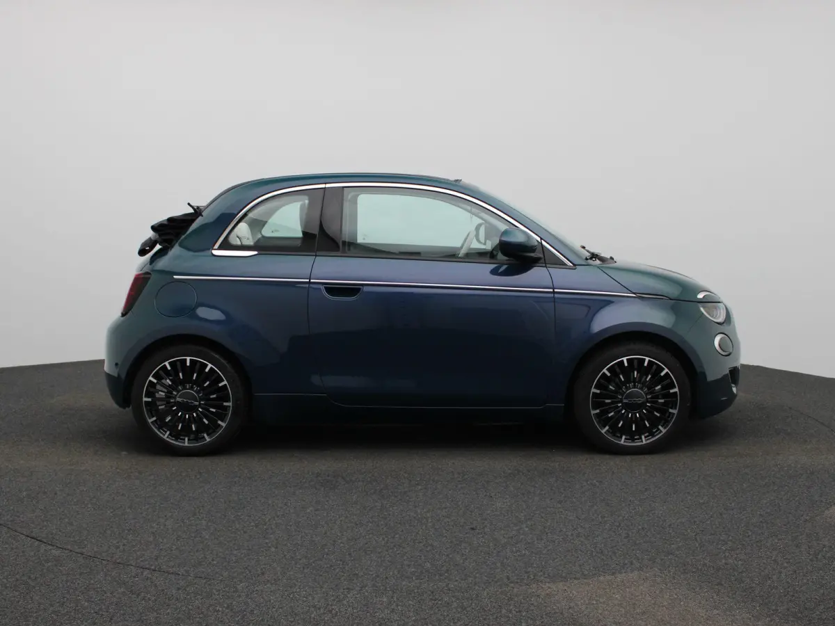 42 kWh La Prima by Bocelli | ACHTERUITRIJCAMERA | APPLE CARPLAY - ANDROID AUTO | STOELVERWARMING | CLIMATE CONTROL | ADAPTIVE CRUISE CONTROL |