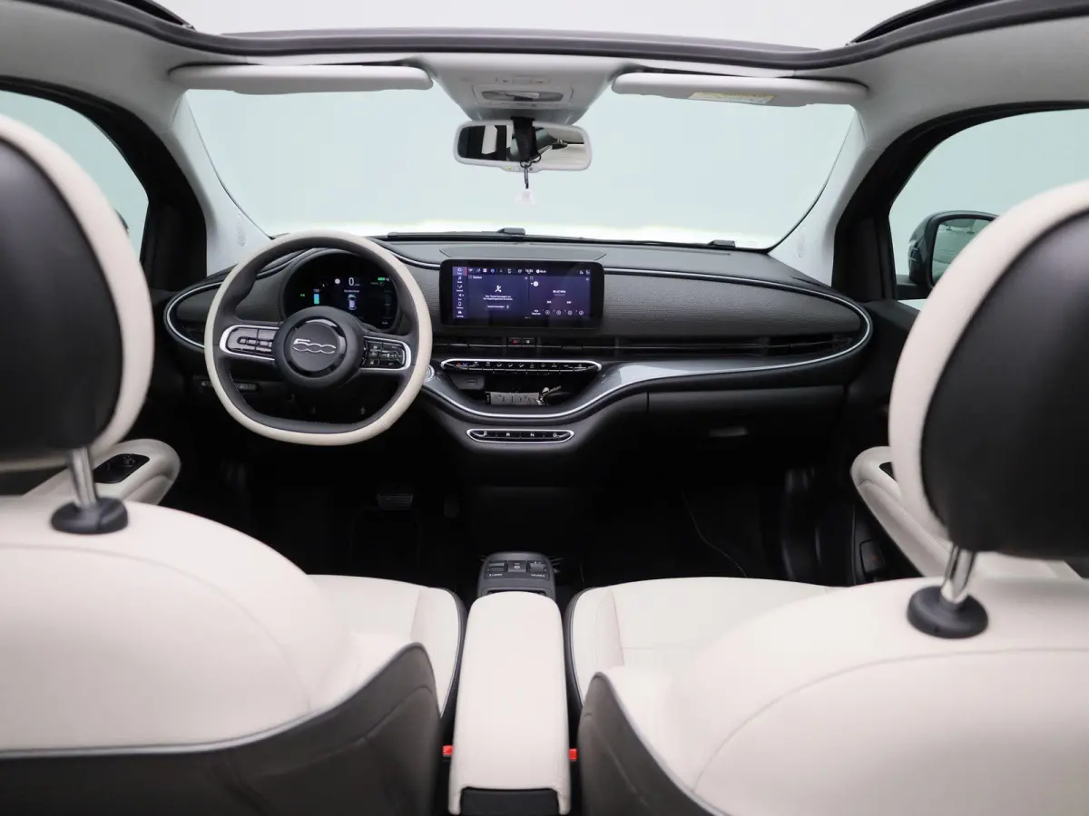 42 kWh La Prima by Bocelli | ACHTERUITRIJCAMERA | APPLE CARPLAY - ANDROID AUTO | STOELVERWARMING | CLIMATE CONTROL | ADAPTIVE CRUISE CONTROL |