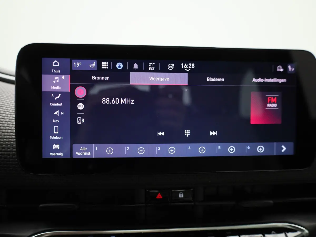 42 kWh La Prima by Bocelli | 94,12% SOH | ACHTERUITRIJCAMERA | APPLE CARPLAY - ANDROID AUTO | STOELVERWARMING | CLIMATE CONTROL | ADAPTIVE CRUISE CONTROL |