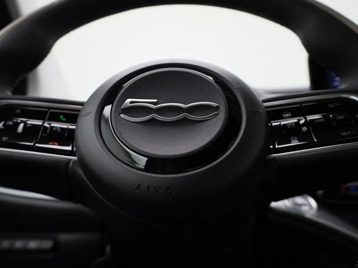 42 kWh La Prima by Bocelli | 94,12% SOH | ACHTERUITRIJCAMERA | APPLE CARPLAY - ANDROID AUTO | STOELVERWARMING | CLIMATE CONTROL | ADAPTIVE CRUISE CONTROL |