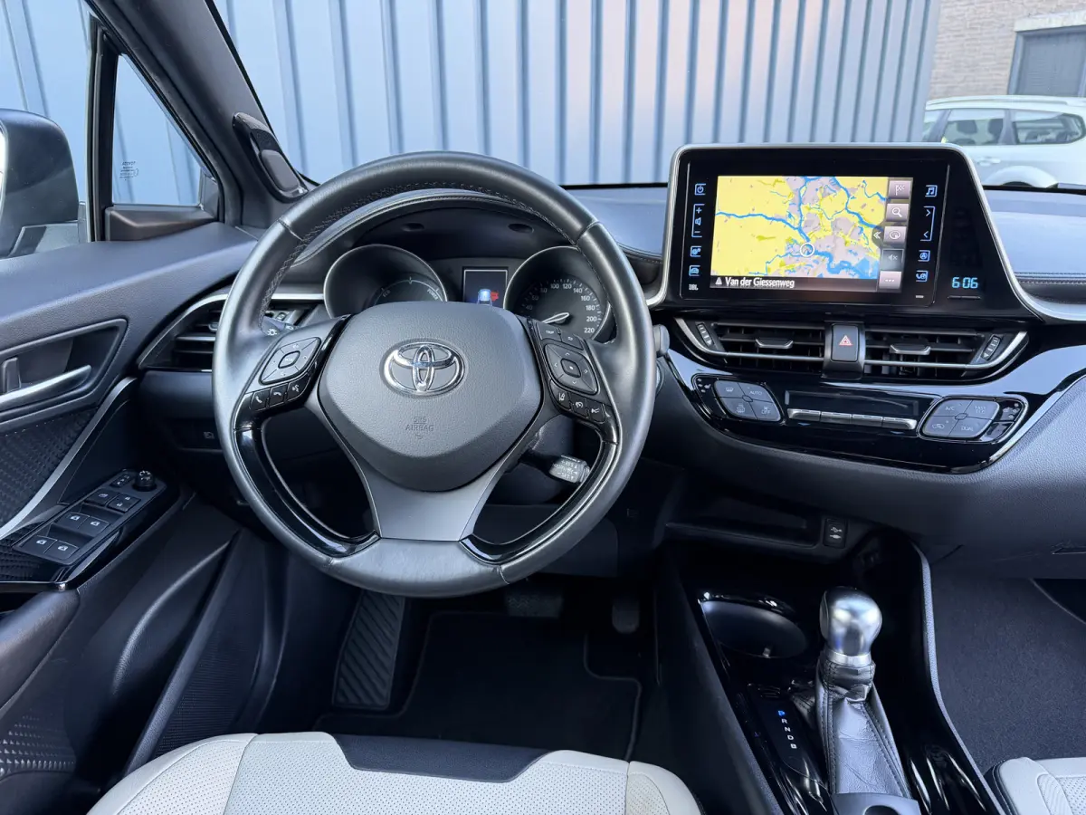 1.8 Hybrid Executive Ultimate / Bi tone | Creme Leer | JBL | LED | Allseason banden | Rijklaar!!