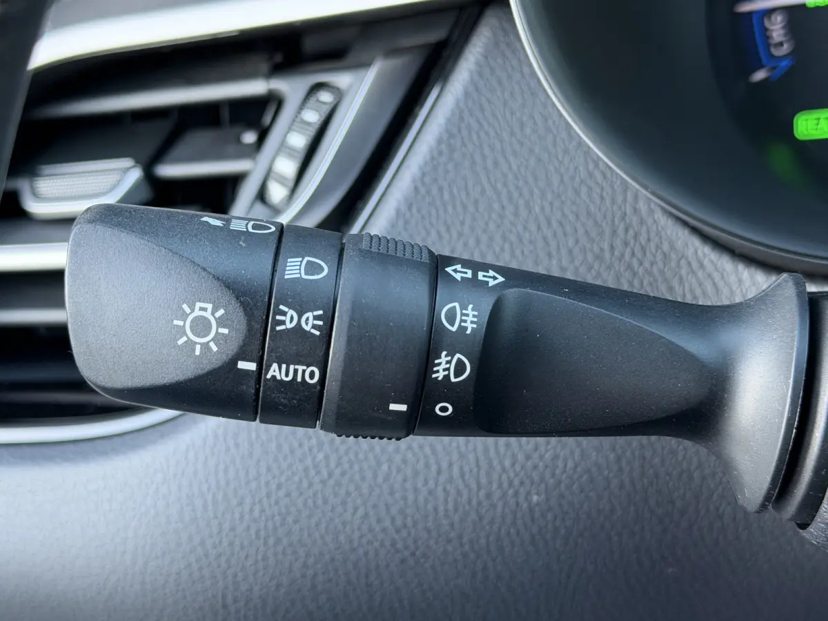 1.8 Hybrid Executive Ultimate / Bi tone | Creme Leer | JBL | LED | Allseason banden | Rijklaar!!
