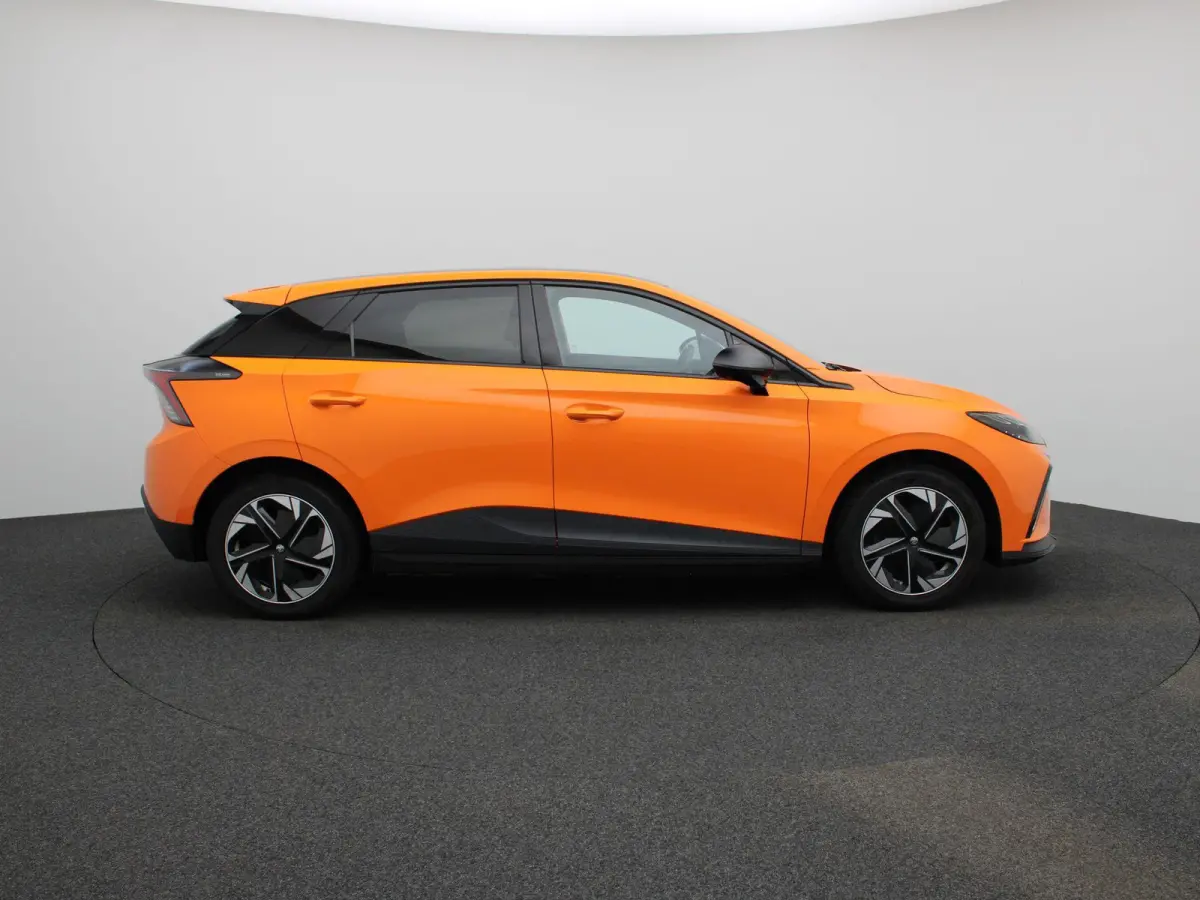 Luxury 64 kWh | STUURVERWARMING | STOELVERWARMING | LEDEREN BEKLEDING | 360 CAMERA | APPLE CARPLAY | ANDROID AUTO |
