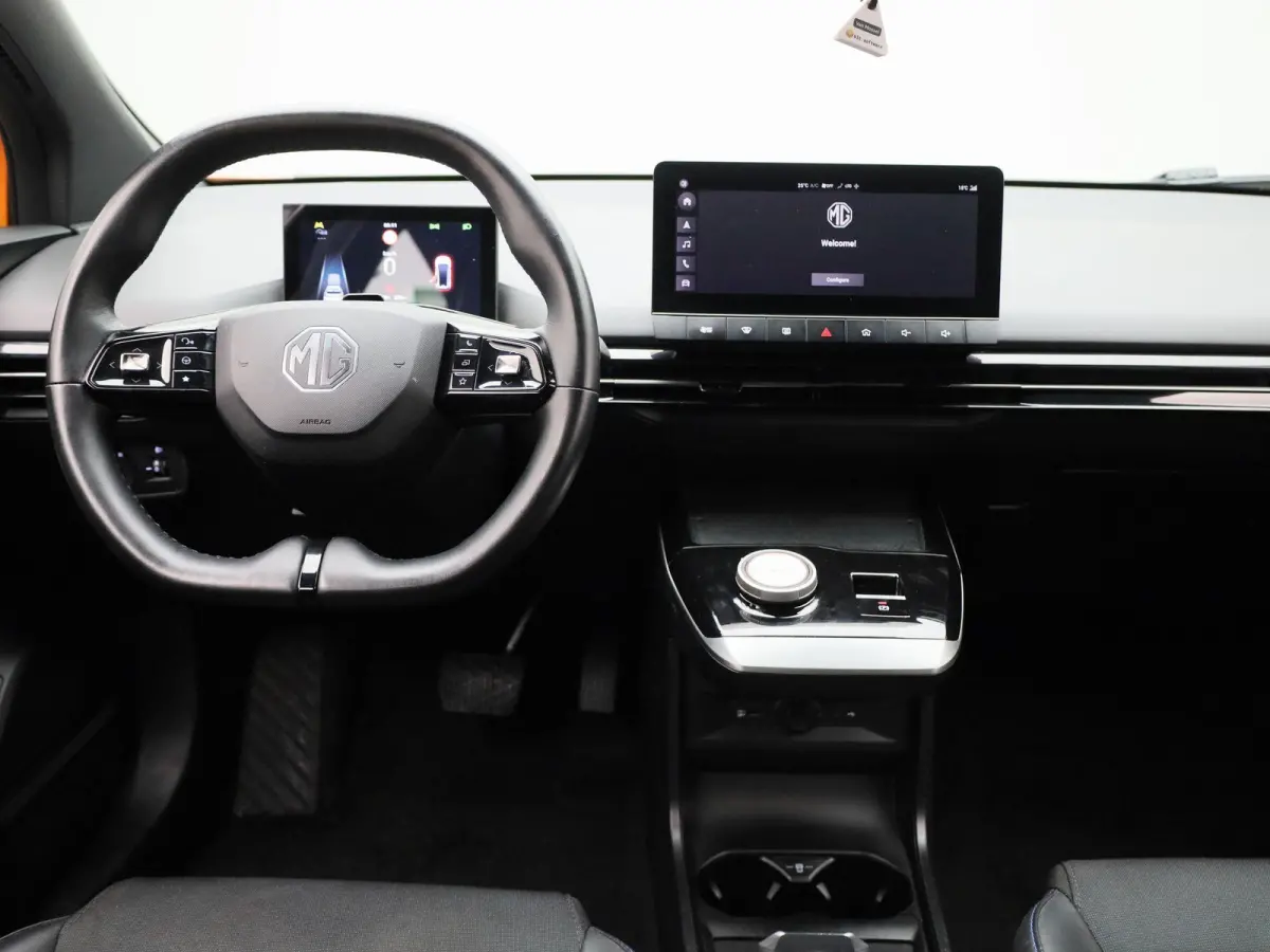 Luxury 64 kWh | STUURVERWARMING | STOELVERWARMING | LEDEREN BEKLEDING | 360 CAMERA | APPLE CARPLAY | ANDROID AUTO |