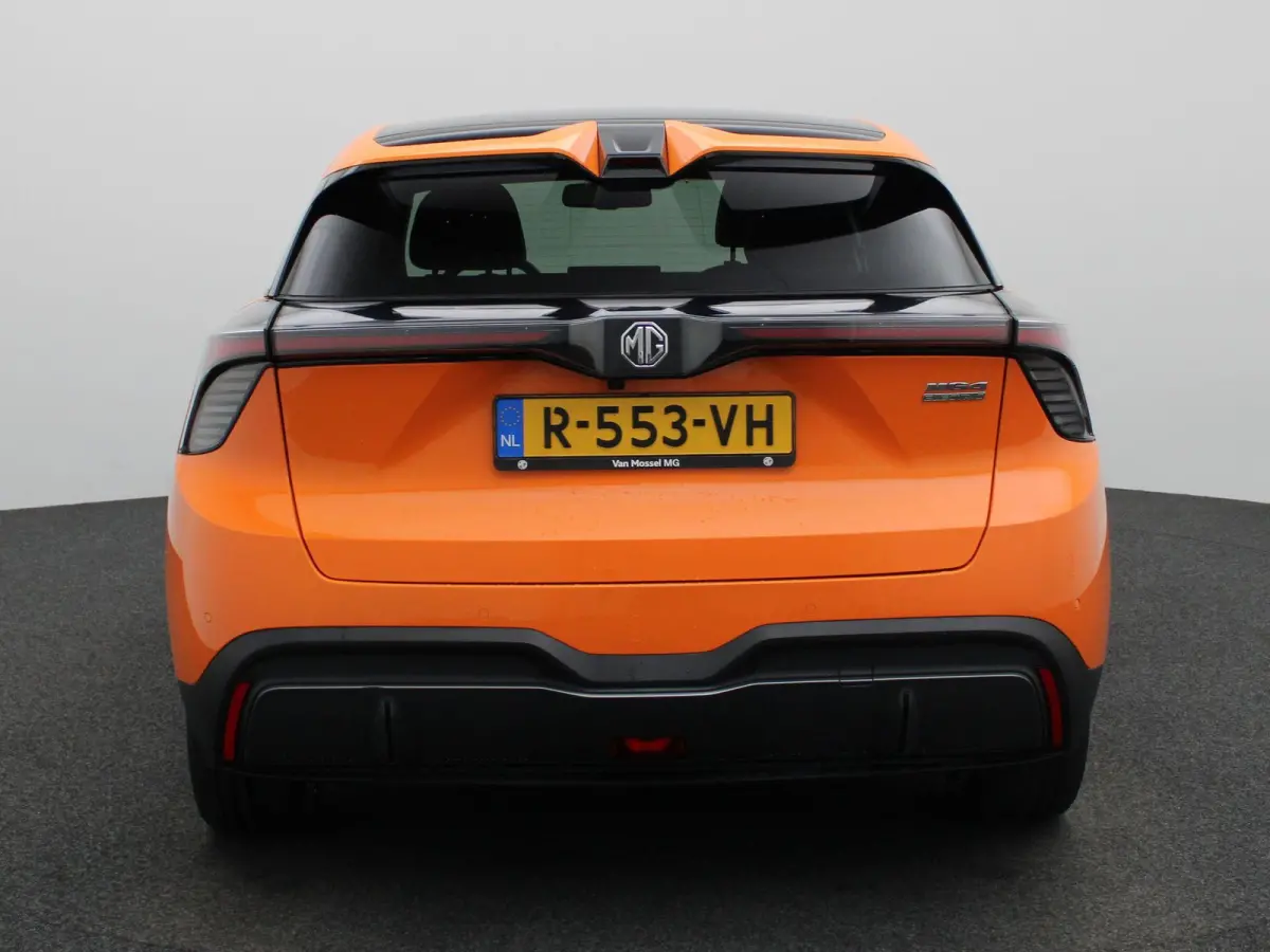 Luxury 64 kWh | STUURVERWARMING | STOELVERWARMING | LEDEREN BEKLEDING | 360 CAMERA | APPLE CARPLAY | ANDROID AUTO |