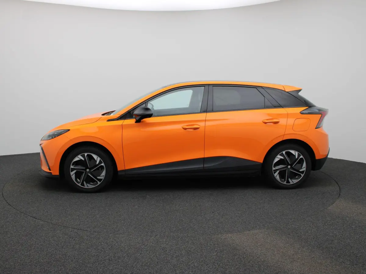 Luxury 64 kWh | STUURVERWARMING | STOELVERWARMING | LEDEREN BEKLEDING | 360 CAMERA | APPLE CARPLAY | ANDROID AUTO |