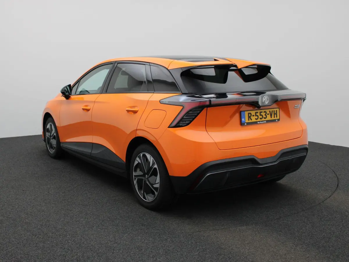 Luxury 64 kWh | STUURVERWARMING | STOELVERWARMING | LEDEREN BEKLEDING | 360 CAMERA | APPLE CARPLAY | ANDROID AUTO |