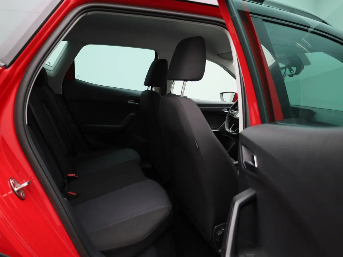 1.0 TSI Style Business Intense | Apple Carplay / Android Auto | Parkeersensoren | Stoelverwarming | Trekhaak |