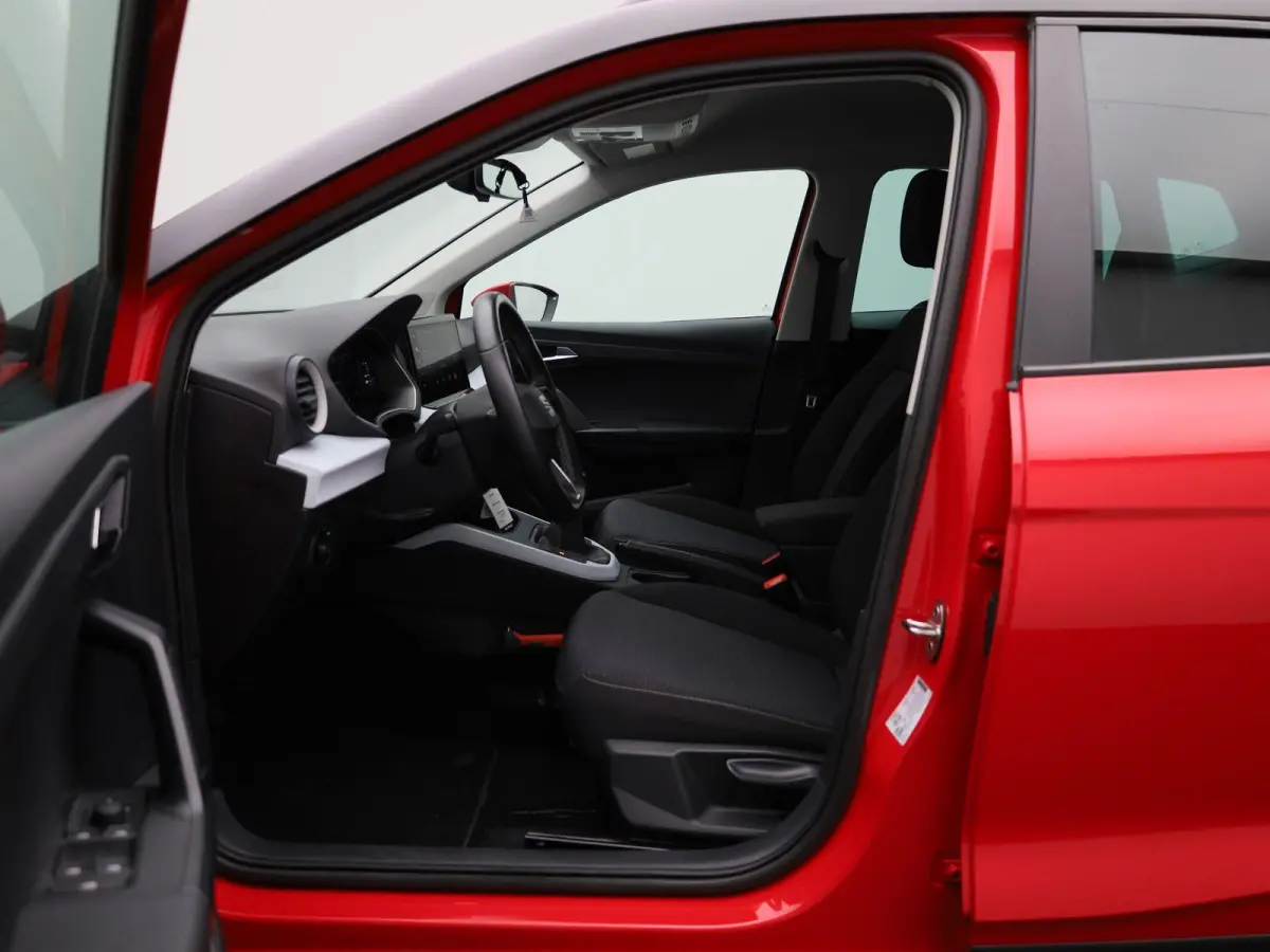 1.0 TSI Style Business Intense | Apple Carplay / Android Auto | Parkeersensoren | Stoelverwarming | Trekhaak |