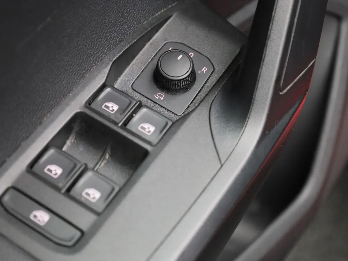 1.0 TSI Style Business Intense | Apple Carplay / Android Auto | Parkeersensoren | Stoelverwarming | Trekhaak |