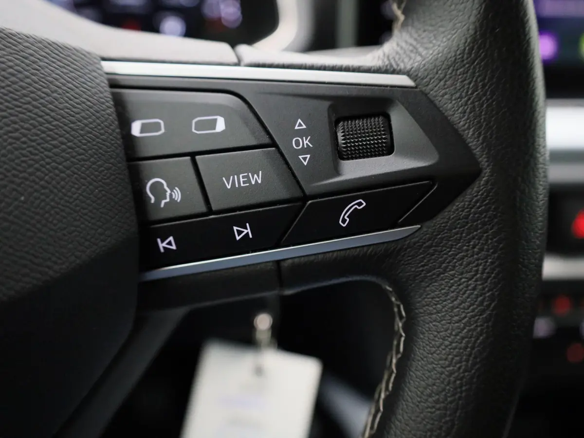 1.0 TSI Style Business Intense | Apple Carplay / Android Auto | Parkeersensoren | Stoelverwarming | Trekhaak |