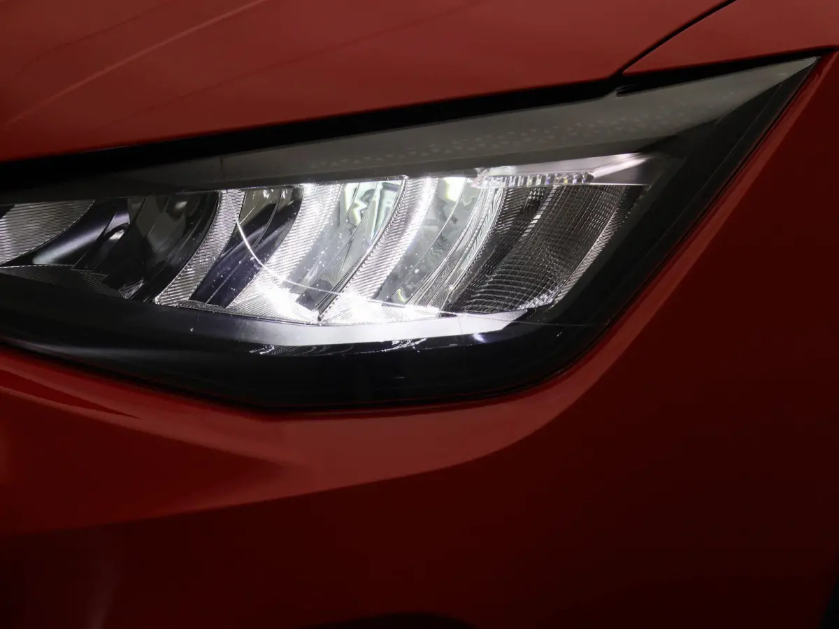 1.0 TSI Style Business Intense | Apple Carplay / Android Auto | Parkeersensoren | Stoelverwarming | Trekhaak |