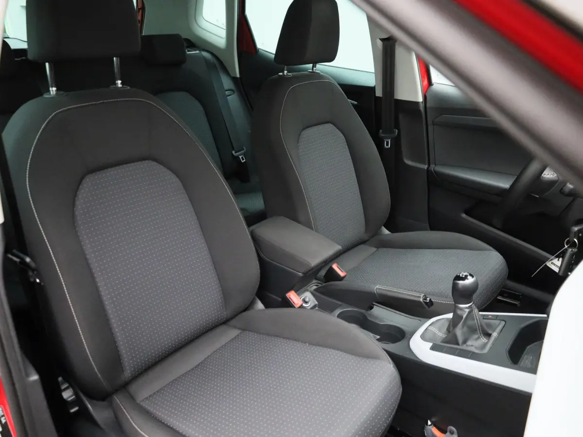 1.0 TSI Style Business Intense | Apple Carplay / Android Auto | Parkeersensoren | Stoelverwarming | Trekhaak |
