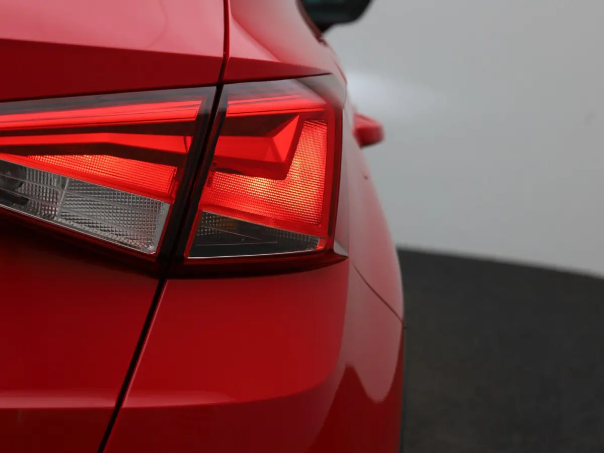 1.0 TSI Style Business Intense | Apple Carplay / Android Auto | Parkeersensoren | Stoelverwarming | Trekhaak |