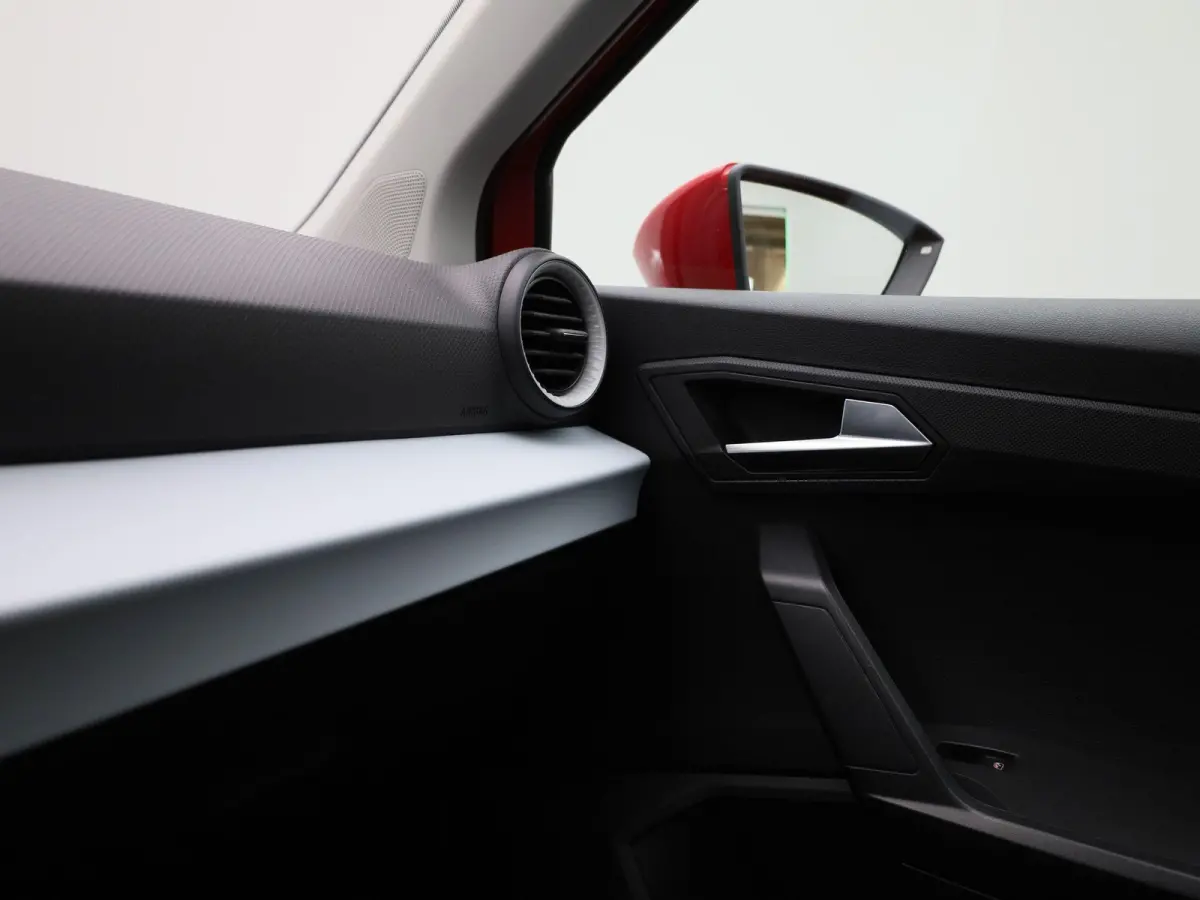 1.0 TSI Style Business Intense | Apple Carplay / Android Auto | Parkeersensoren | Stoelverwarming | Trekhaak |
