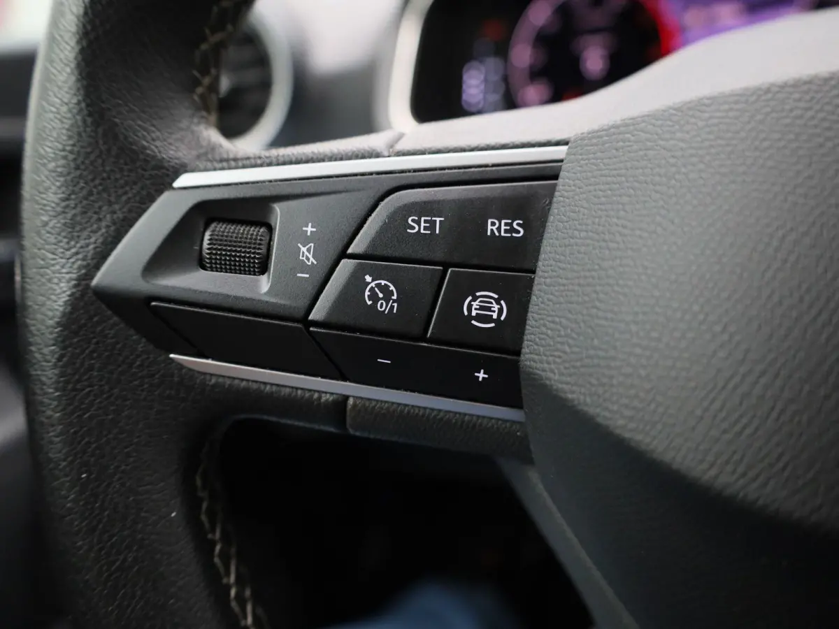 1.0 TSI Style Business Intense | Apple Carplay / Android Auto | Parkeersensoren | Stoelverwarming | Trekhaak |