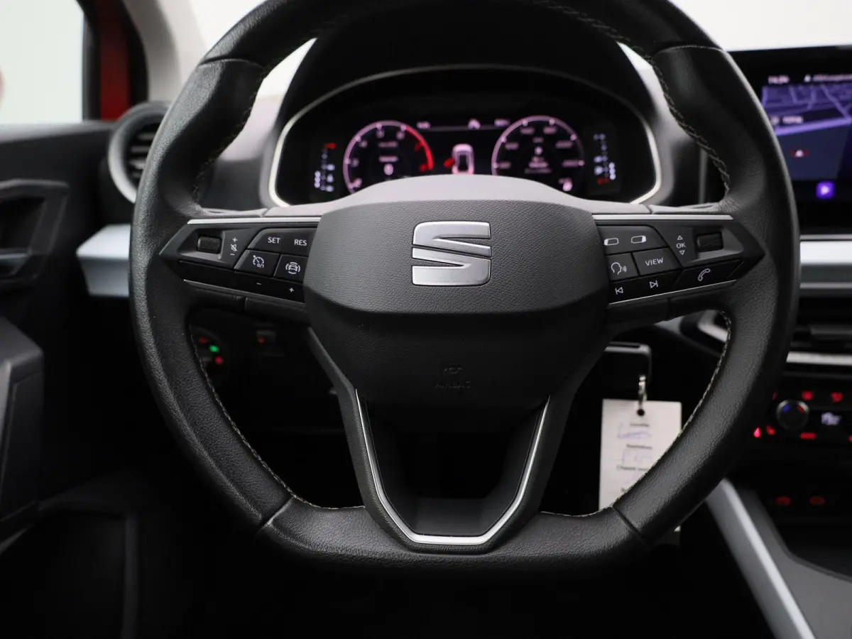 1.0 TSI Style Business Intense | Apple Carplay / Android Auto | Parkeersensoren | Stoelverwarming | Trekhaak |
