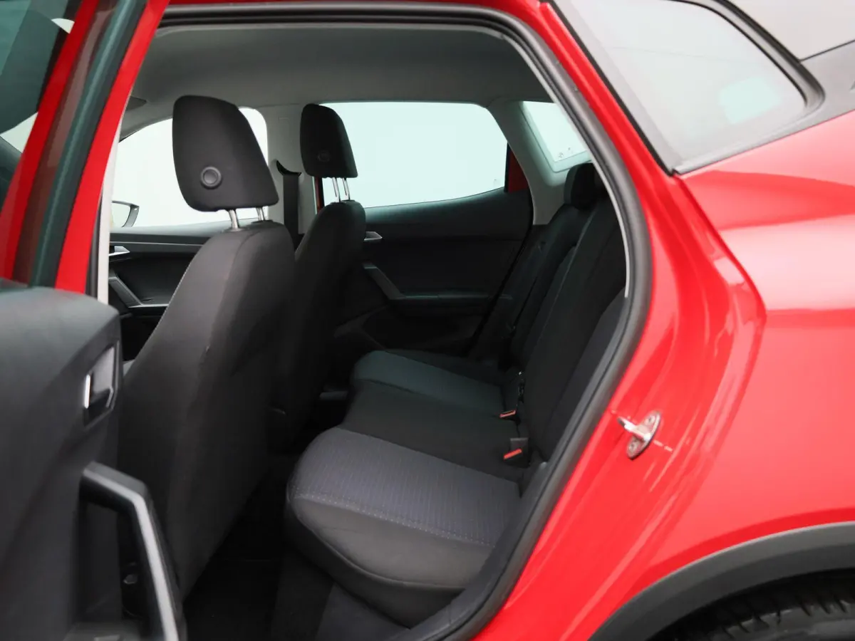 1.0 TSI Style Business Intense | Apple Carplay / Android Auto | Parkeersensoren | Stoelverwarming | Trekhaak |