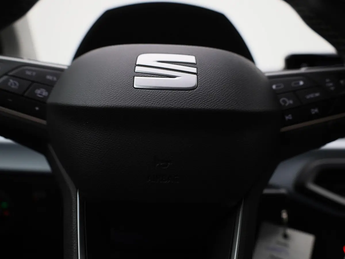 1.0 TSI Style Business Intense | Apple Carplay / Android Auto | Parkeersensoren | Stoelverwarming | Trekhaak |