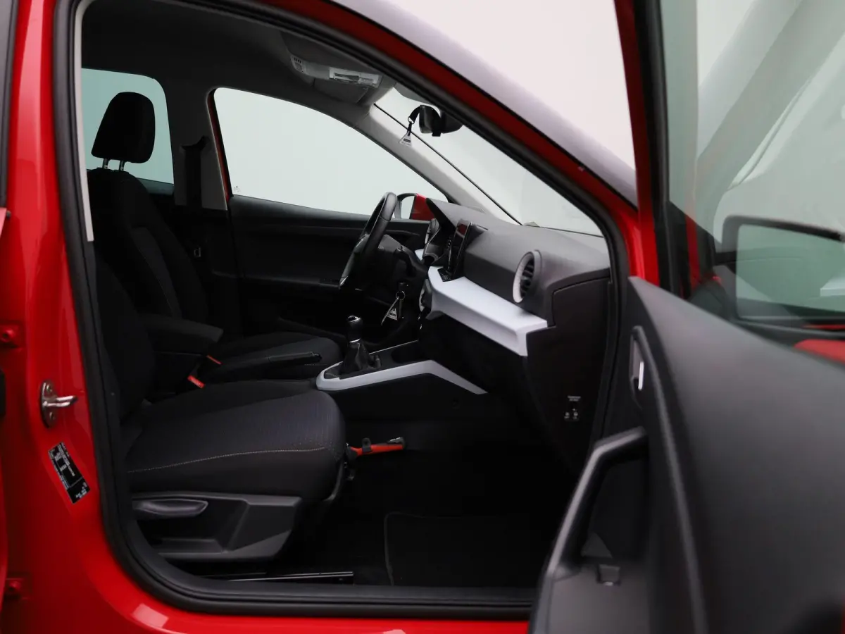 1.0 TSI Style Business Intense | Apple Carplay / Android Auto | Parkeersensoren | Stoelverwarming | Trekhaak |